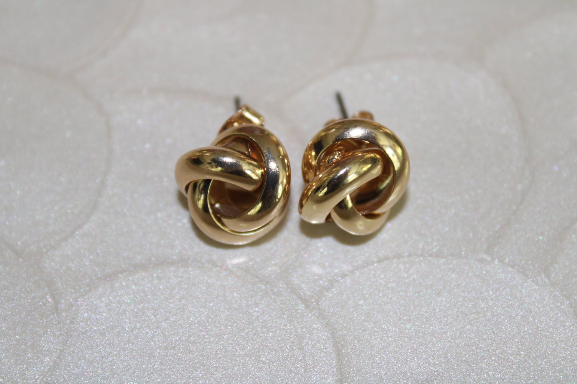 Knot stud earings