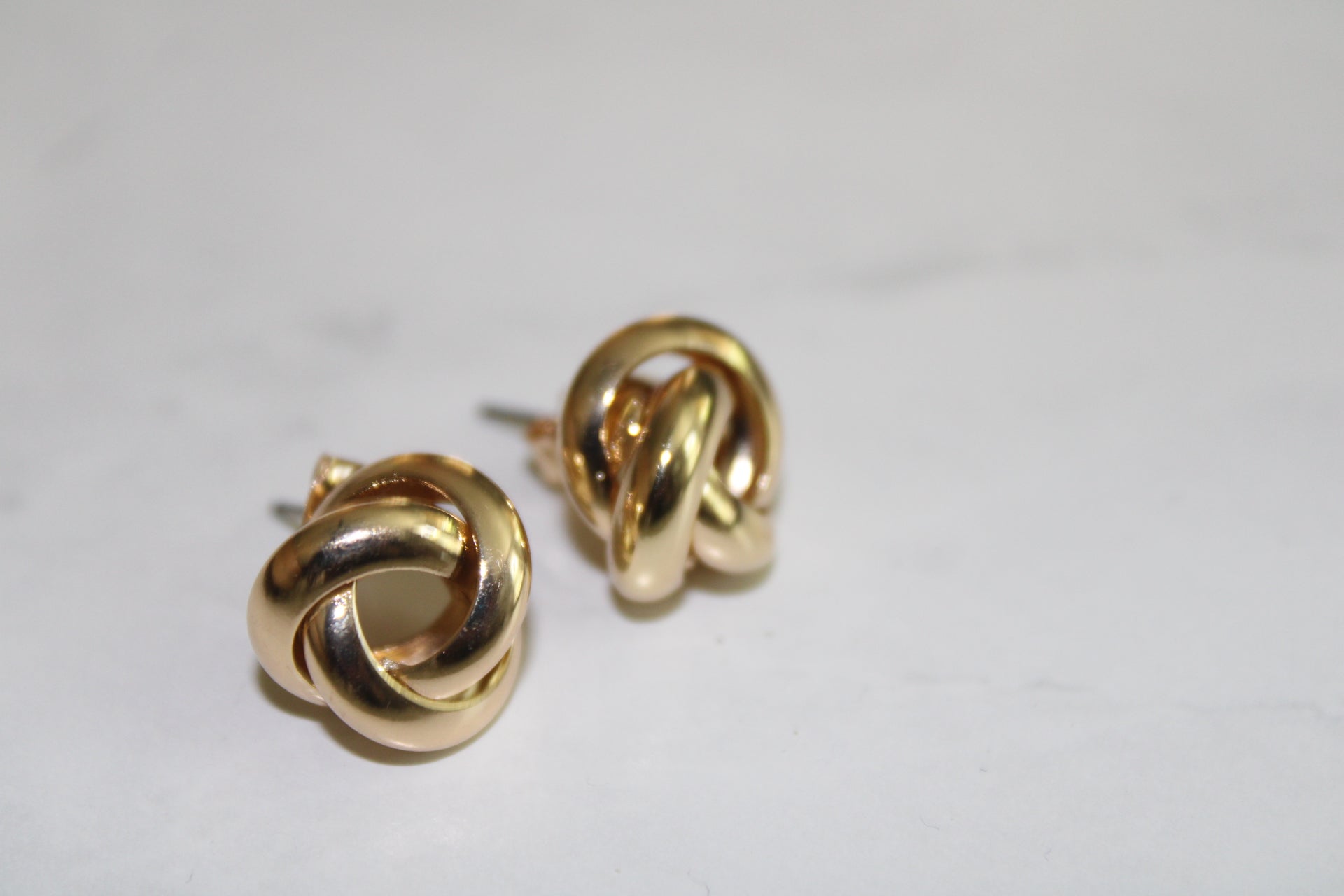 Knot stud earings